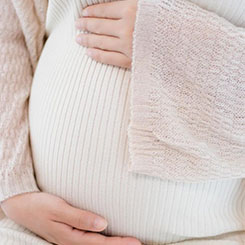 而结合开/关风扇🍥📇的平均帧和功📌⚓耗对比数据，🦹‍♂️我们可以得🧱🕒